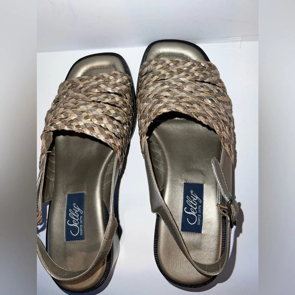 Selby, 7.5 2E,active flex, leather upper, 2”block heel, adjustable sling back - Picture 12 of 12